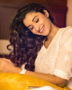 Priya Bhavani Shankar Instagram - PC @arunprasath_photography 

HMU @arupre_makeup_artist 🤍