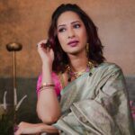 Priya Marathe Instagram - In frame : @priyamarathe ♥️ Makeup Artist : @youbyaboli Photography : @portraits_by_chinmay Outfit : @houseofhind Jewellery : @avante_in_artistic_pursuit Shoot managed by @youbyaboli . . . . #priyamarathe #actress #photoshoot #explore #marathiactress #oldsongs #instagood #instagram #tuzechmigeetgaatahe #pavitrarishta #fyp #punemakeupartist #maharashtrian #marathimulgi #trending #mumbaimakeupartist #celebritymakeupartist @maharashtrian_bride @marathi_weddingz @marathicelebrityofficial @marathi_celebrities_fc @marathiactresschannel @marathi_actress @instantmarathi_official @marathistar @marathi_weddings @priyamarathe.official @_priyamarathefc_