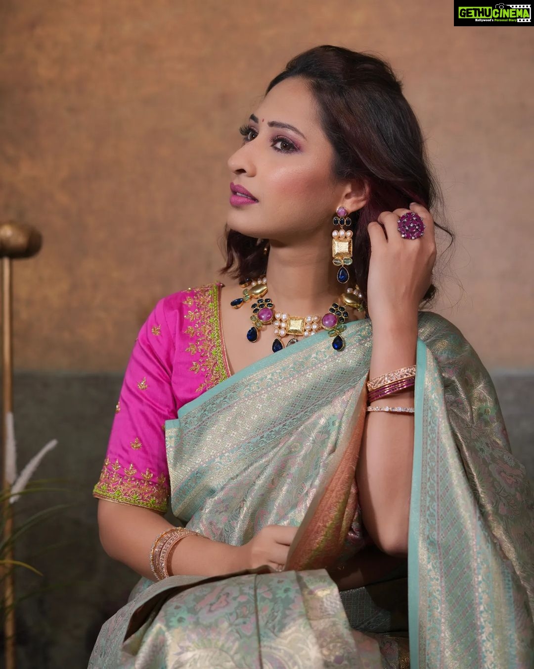 Priya Marathe Instagram - In frame : @priyamarathe ♥️ Makeup Artist : @youbyaboli Photography : @portraits_by_chinmay Outfit : @houseofhind Jewellery : @avante_in_artistic_pursuit Shoot managed by @youbyaboli . . . . #priyamarathe #actress #photoshoot #explore #marathiactress #oldsongs #instagood #instagram #tuzechmigeetgaatahe #pavitrarishta #fyp #punemakeupartist #maharashtrian #marathimulgi #trending #mumbaimakeupartist #celebritymakeupartist @maharashtrian_bride @marathi_weddingz @marathicelebrityofficial @marathi_celebrities_fc @marathiactresschannel @marathi_actress @instantmarathi_official @marathistar @marathi_weddings @priyamarathe.official @_priyamarathefc_