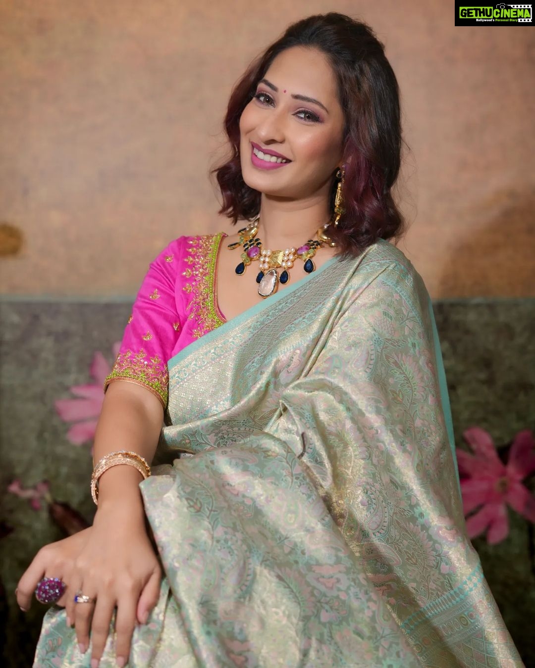 Priya Marathe Instagram - In frame : @priyamarathe ♥️ Makeup Artist : @youbyaboli Photography : @portraits_by_chinmay Outfit : @houseofhind Jewellery : @avante_in_artistic_pursuit Shoot managed by @youbyaboli . . . . #priyamarathe #actress #photoshoot #explore #marathiactress #oldsongs #instagood #instagram #tuzechmigeetgaatahe #pavitrarishta #fyp #punemakeupartist #maharashtrian #marathimulgi #trending #mumbaimakeupartist #celebritymakeupartist @maharashtrian_bride @marathi_weddingz @marathicelebrityofficial @marathi_celebrities_fc @marathiactresschannel @marathi_actress @instantmarathi_official @marathistar @marathi_weddings @priyamarathe.official @_priyamarathefc_