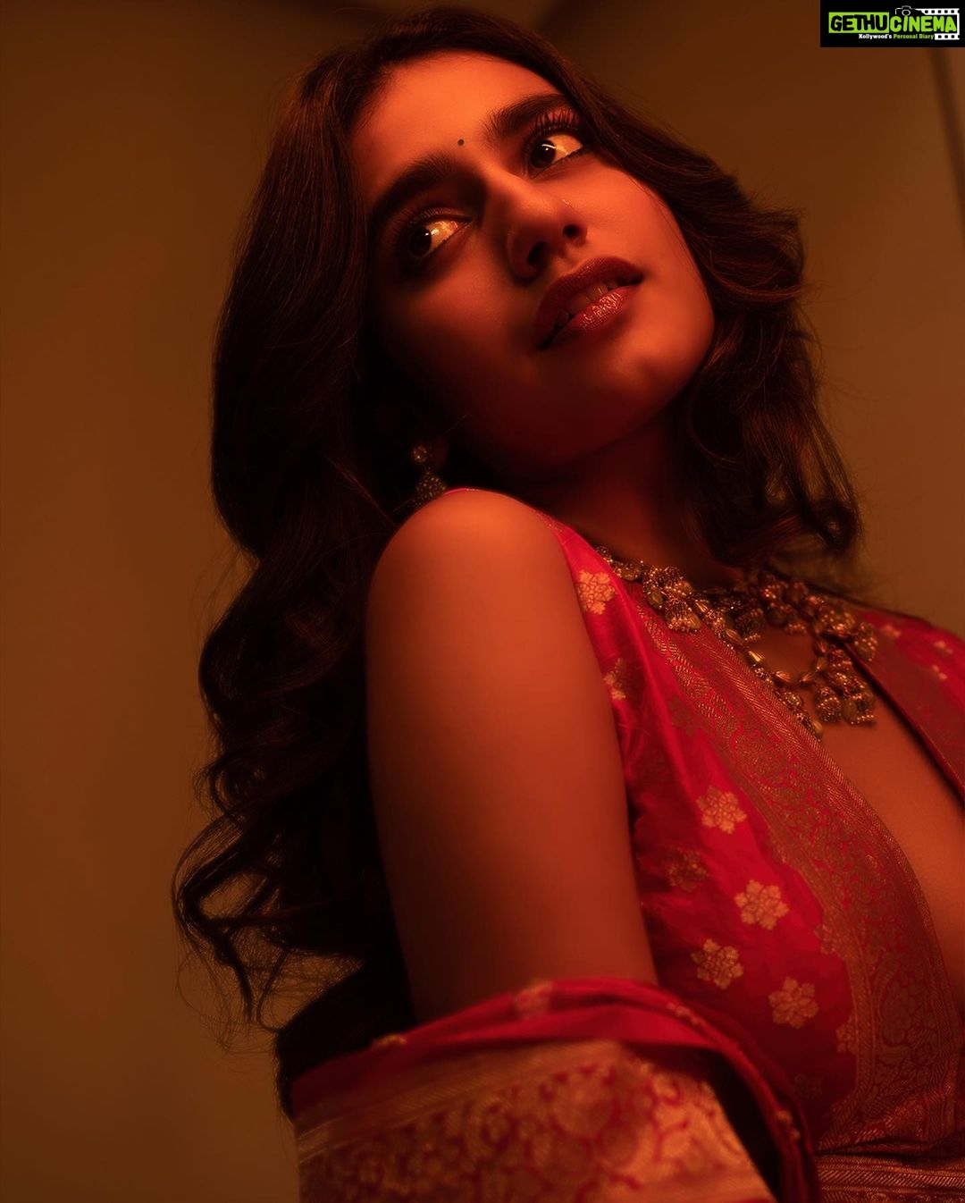 Priya Varrier Instagram - For Kalyan Navaratri🌷 Wearing: @madebymilankochi Styling: @ashna_aash_ Hair: @simran21089 Jewellery: @kalyanjewellers_official Photography: @albert_will.i.am