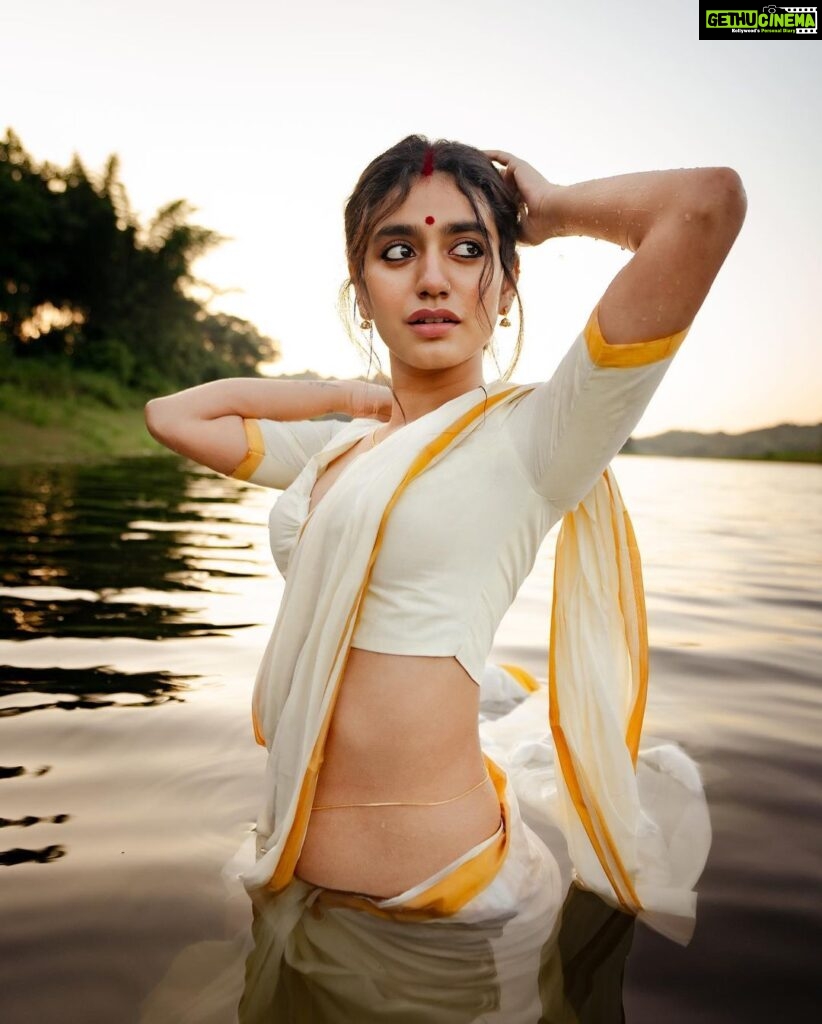 Priya Varrier Instagram - അവളുടെ കണ്ണുകളെയ്ത അമ്പുകൾ…🪷 Photography: @a_isography HMU: @sreegeshvasan_makeupartist Wearing: @jaanki_sarees_