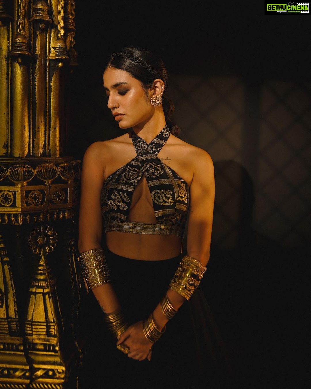 Priya Varrier Instagram - ⚜️