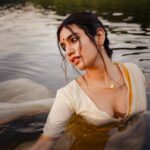 Priya Varrier Instagram – അവളുടെ കണ്ണുകളെയ്ത അമ്പുകൾ…🪷

Photography: @a_isography 
HMU: @sreegeshvasan_makeupartist 
Wearing: @jaanki_sarees_