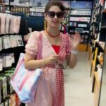 Priyaa Lal Instagram - Hola ❤ #instagram #reels #videos #trending #reelsinstagram #viral #shopping #thursday #videoedits #trendingreels #holareels