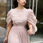 Priyaa Lal Instagram - #goodmorning 🌻 #reels #instagram #photography #videos #trendingreels #reelsinstagram #monday #viral #malayalam #viralvideos #romantic #reelsvideo