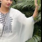 Priyaa Lal Instagram - 🤍🖤 #monsoon #reels #instagram #trendingreels #white #hindisongs #friday #reelsinstagram #viral #video #reelsinstagram #viralvideos #trending #reelsvideo #reelsindia #arrahman #bollywoodsongs #videoedits