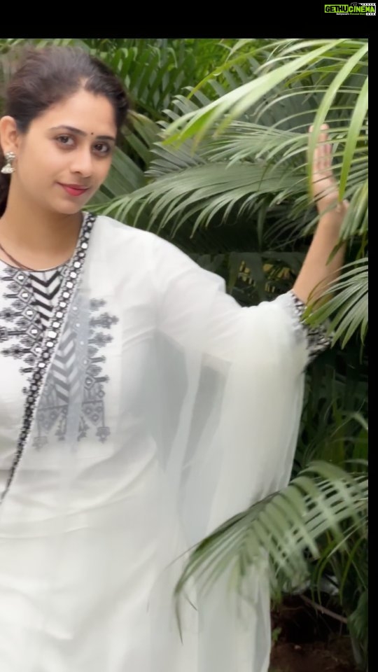 Priyaa Lal Instagram - π€π€ #monsoon #reels #instagram #trendingreels #white #hindisongs #friday #reelsinstagram #viral #video #reelsinstagram #viralvideos #trending #reelsvideo #reelsindia #arrahman #bollywoodsongs #videoedits