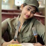 Priyaa Lal Instagram - Good Food + Good company= Makes your soul happy 🥰 #instagood #goodfood #happy #foodporn #foodstagram #instafood #dinner #yummy #candid