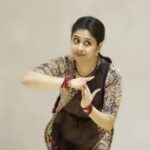 Priyaa Lal Instagram – Dancing to one of my favorite romantic songs ever #ennavale ❤💃

#tamil #instadaily #sunday #dancing #ennavale #kadhalan #dancereels #arrahman #instagram #dancer #love #instadance #weekendvibes #reels #dance #indianclassicaldance
