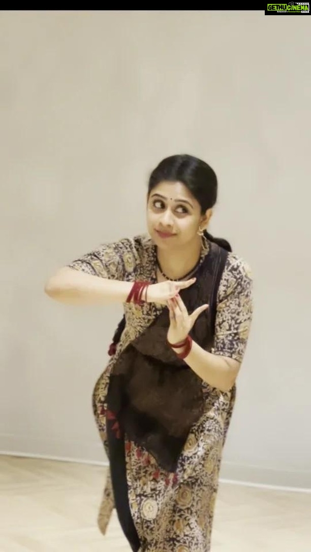 Priyaa Lal Instagram - Dancing to one of my favorite romantic songs ever #ennavale β€π #tamil #instadaily #sunday #dancing #ennavale #kadhalan #dancereels #arrahman #instagram #dancer #love #instadance #weekendvibes #reels #dance #indianclassicaldance