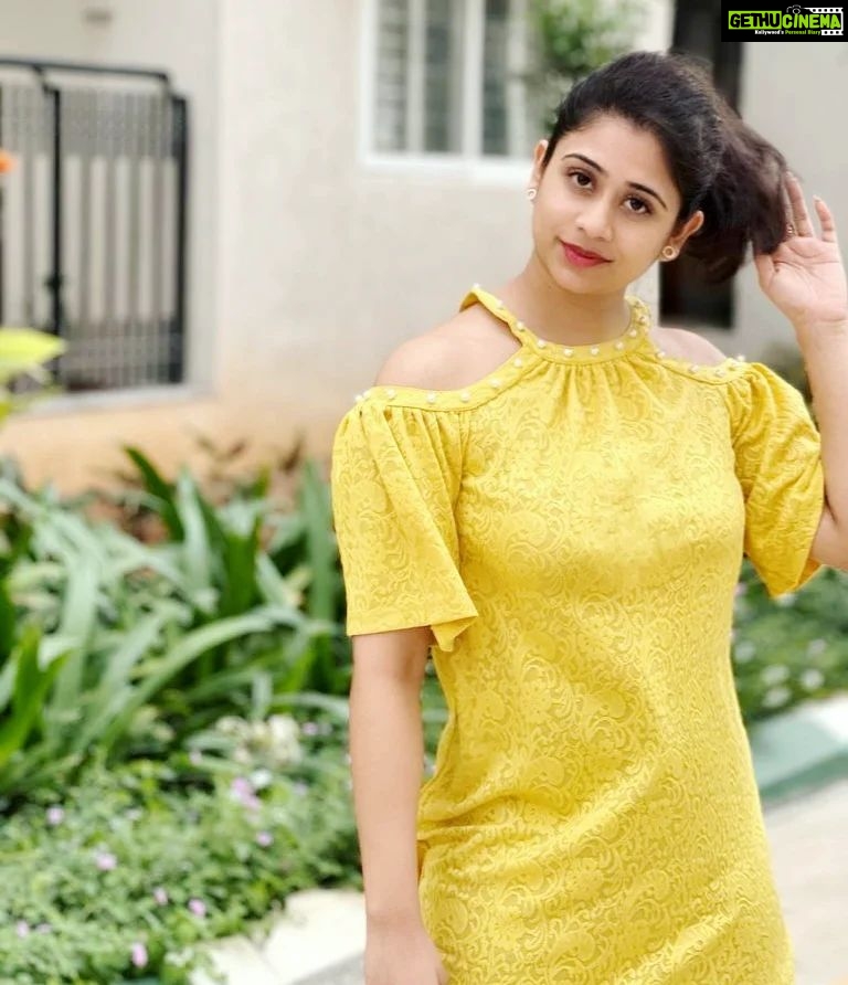 Priyaa Lal Instagram - Getting ready for the most anticipated match Kerala Blasters vs Hyderabad Fc Come Kerala Blasters 💛💛 #manjappada #keralablasters #yellowlove #football #indiansuperleague #keralablastersfc #kbfc #footballnews #matchday #footballgame