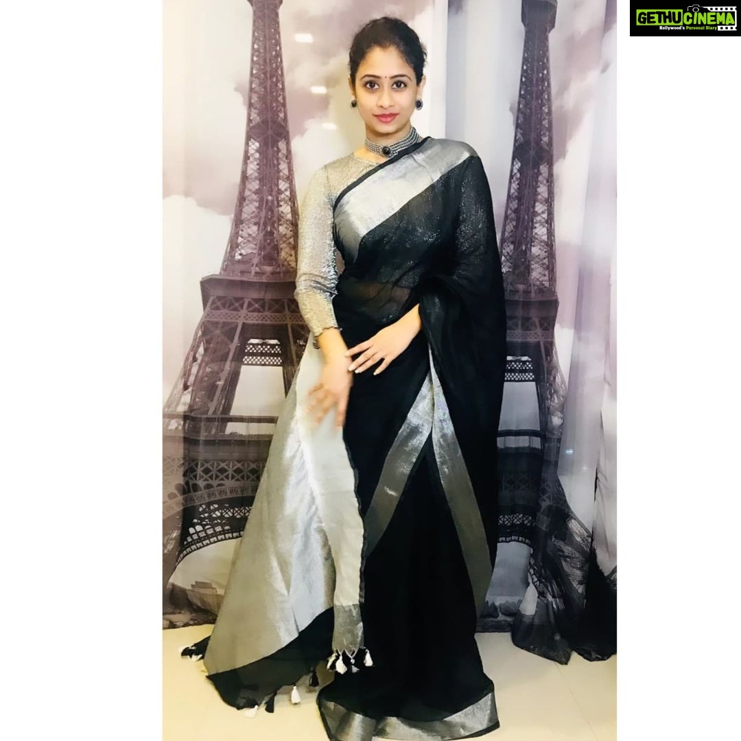Priyaa Lal - 1K Likes - Happy Diwali ✨
#happydiwali #festivewear #diwali #2021 #festival #vibes #celebration #black #saree #indian #sareelove #wednesday