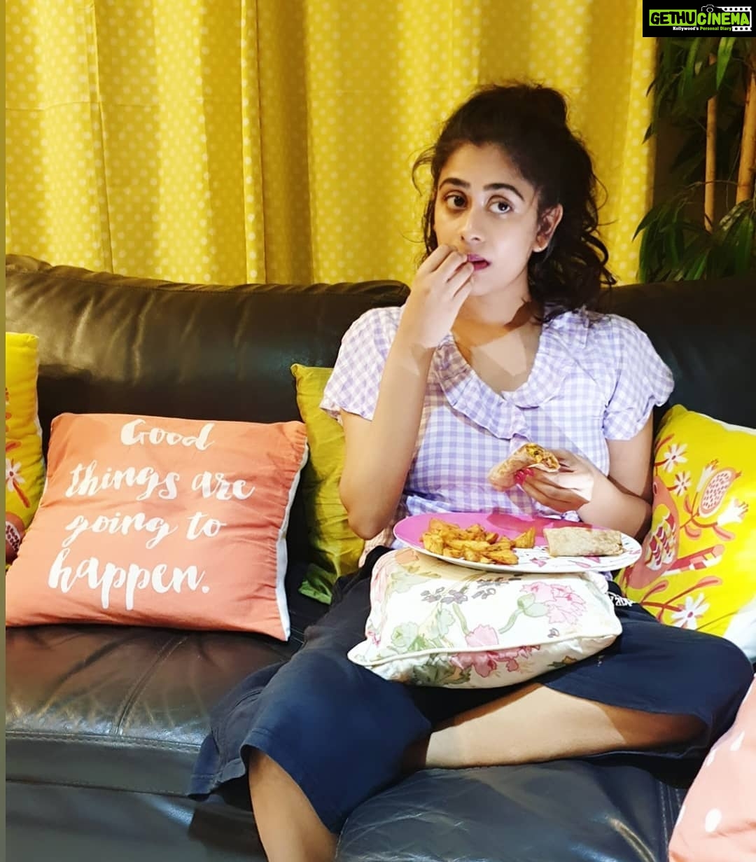 Priyaa Lal - 1.3K Likes - 🌻
#candid #foodstagram