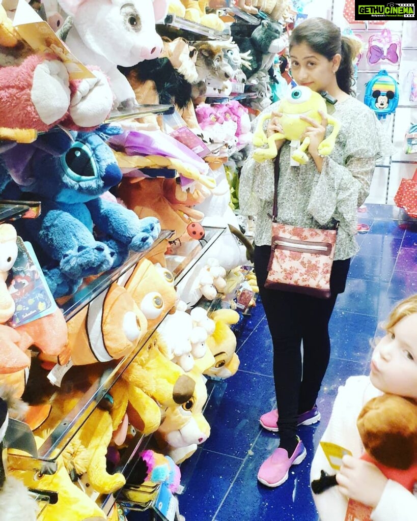 Priyaa Lal Instagram - ME: Mommy can we get this toy pls 🥰😍 Look at our expression, we both have the same excitement wen buying a toy #tbt #miss #shopping #disney