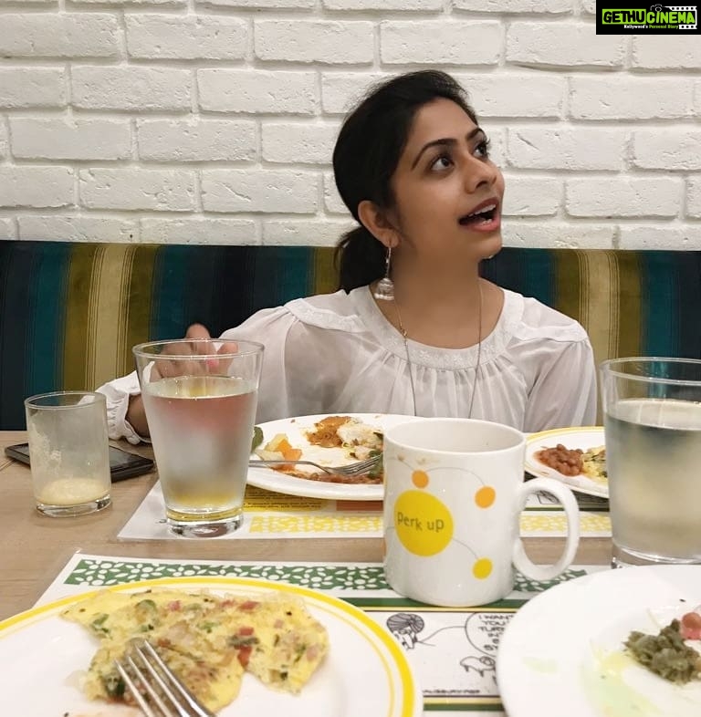 Priyaa Lal Instagram - When you are stuck between Food and Football 🤦‍♀️ #footballlife #instagood #instagramfood #football⚽ #instagram