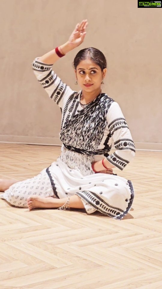 Priyaa Lal Instagram - Practice sessions 💃 #dance #video #trending #reels #indianclassicaldance #reelsinstagram #dancer #practice #india #reelitfeelit #tiktok