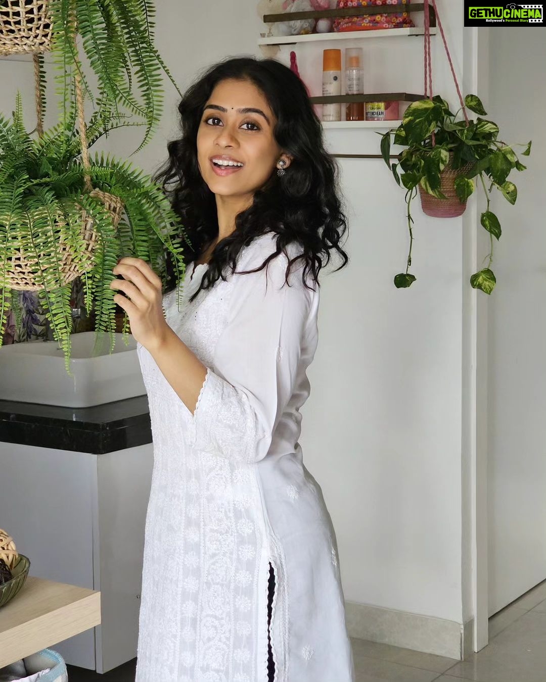 Priyaa Lal Instagram - 🌻🌻 #goodmorning #vibes #morning