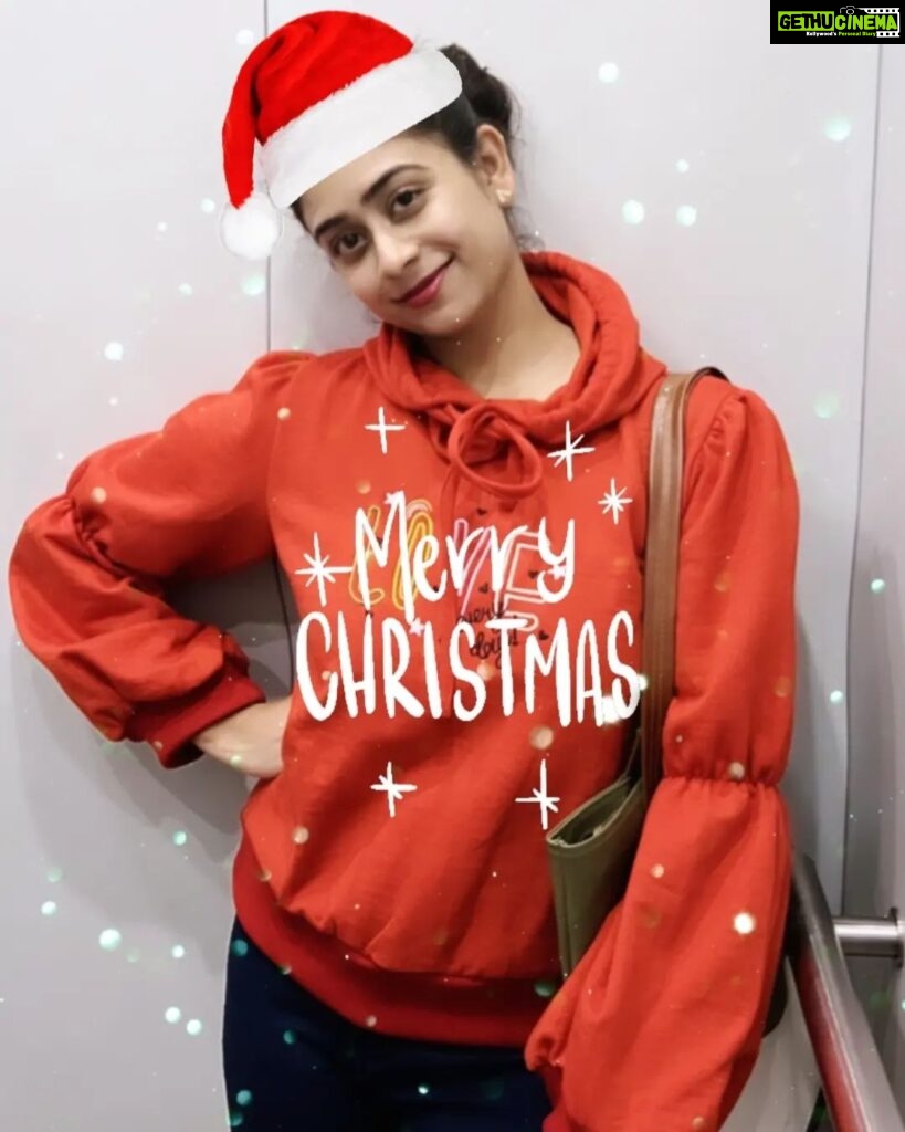 Priyaa Lal Instagram - Wishing Everyone a Merry Christmas 🎅 🎄 ❤ #sunday #festive #christmas #merrychristmas #holiday #december #xmas #santa #post #instagram #picoftheday #christmastime #holidayseason