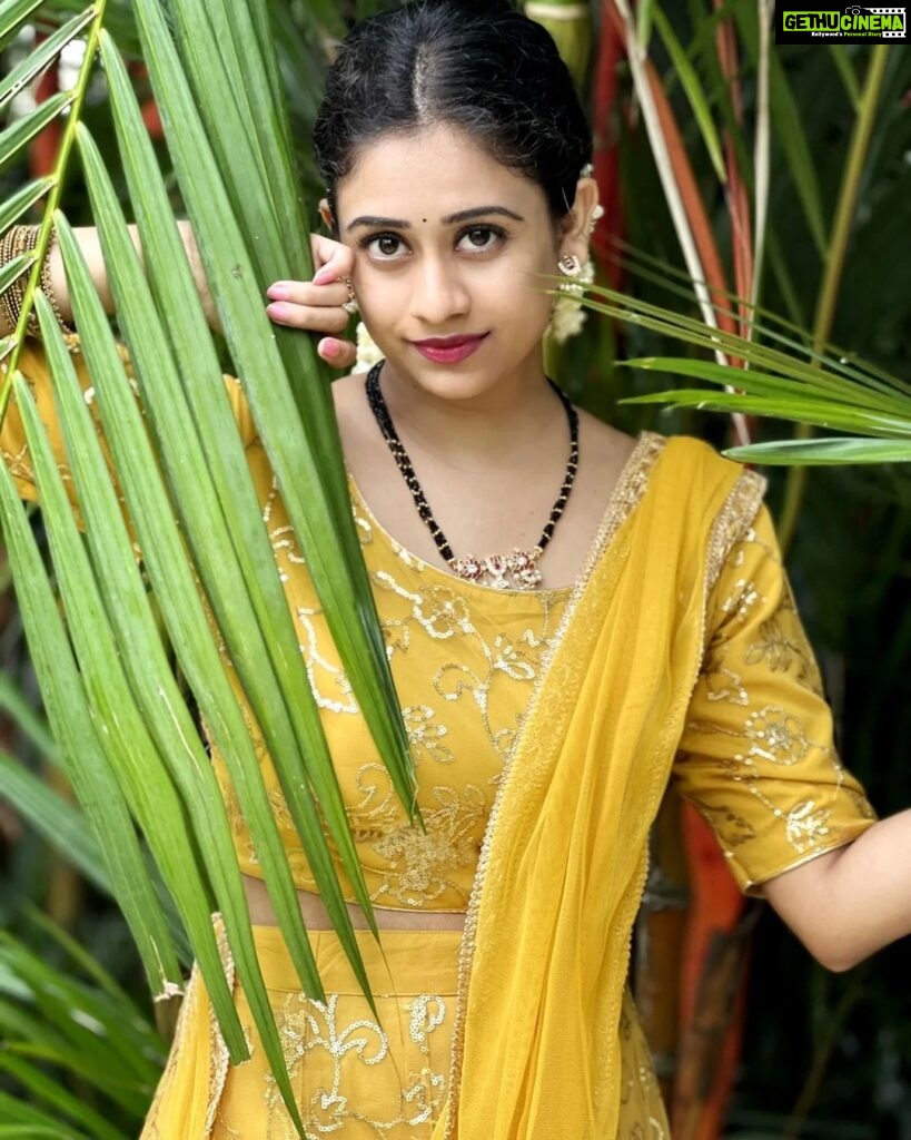 Priyaa Lal Instagram - Happy Onam 🌻🌻 #post #instagood #instagram #celebration #onam #indian #festivevibes #nature #mood #positivevibes #yellow #onamcelebration #cute #goodvibes #beautiful Kochi, India