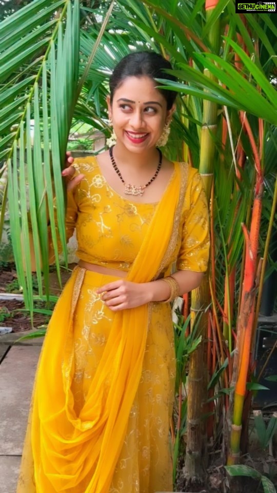 Priyaa Lal Instagram - Onam Vibes 🌻 #onam #reels #cute #trending #onamcelebration #nature #india #trending #videoreels #festival #vibes #yellow #videoedits #kerala #video #instgramreels #viral #reelsinstagram #trendingreels #viralvideos #malayalam #photography #edits #naturelovers #girls #naturephotography Kochi, India