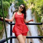 Priyanka KD Instagram - Yeeeeee full on masti …. #priyankakholgade #instagood #photography #mussoorie #uttarakhand #kemtyfall #masti #mastitime #hills #hillstation Kemty Water Fall