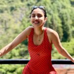 Priyanka KD Instagram - Yeeeeee full on masti …. #priyankakholgade #instagood #photography #mussoorie #uttarakhand #kemtyfall #masti #mastitime #hills #hillstation Kemty Water Fall