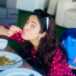 Priyanka KD Instagram - ये हंसी वादियां, ये खुशनुमा समा , ये ठंडी हवा , ये झुका आसमां …. #priyankakholgade #mussoorie #pahadi #hillstation #hills #location #uttarakhand #dehradun #vadiya Mussoorie