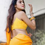 Priyanka KD Instagram - किसी की दुनिया चाहत मैं बरबाद है ….. #priyankakholgade #instagram #instadaily #photography #photooftheday #sareelove #saree #yellow #sareelover #sareefashion #pose #photo #mumbai #maharashtra #hyderabad #telugu #teluguactress