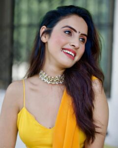 Priyanka KD Instagram - किसी की दुनिया चाहत मैं बरबाद है ….. 

#priyankakholgade #instagram #instadaily #photography #photooftheday #sareelove #saree #yellow #sareelover #sareefashion #pose #photo #mumbai #maharashtra #hyderabad #telugu #teluguactress