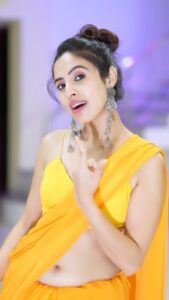 Priyanka KD Instagram - Please someone translate this Lyrics 🥰…… #reels #reelitfeelit #reelsindia #reelkarofeelkaro #priyankakholgade #love #mumbai #hyderabad #telugu