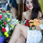 Priyanka KD Instagram – प्रत्येक फूल का अपना एक जादू होता है। ….. 

#priyankakholgade #instagood #instagram #photooftheday #photography #photo #instadaily #whiteflowers #roses #flowers #happy #life #smile #mumbai
