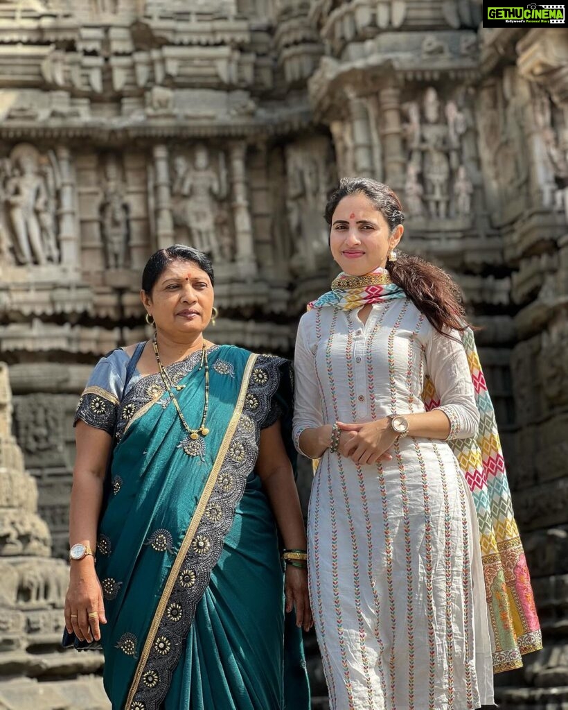 Priyanka KD Instagram - After Kedarnath 7th Jyotirlinga completed with My Mom ❤️… this Temple very special for me bcoz this jyotirling Temple is near to My Nani’s house , don’t miss the end …. Har Har Mahadev #harharmahadev #harharmahadevॐ #aundhanagnath #nagnath #temple #nageshwar #shivji #om #omnamahshivaya #shankar #jyotirling #shriaundhanagnath🕉️🙇 #priyankakholgade आठवे ज्योतिर्लिंग श्री औंढा नागनाथ