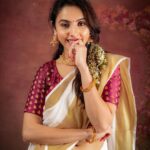 Priyanka KD Instagram – Happy Onam! May you be blessed with an abundance of joy, good health, and never-ending prosperity. Wishing you and your entire family a very happy Onam! 

📸: @stories_by_vinit_turalkar 

I tried this first time I don’t know it’s look good on me or not .. on that time I didn’t get Any makeup man or anything so all this jewelry , makeup n saree i did .. evn i don’t know how to wear saree but I tried .. This look suits on me or not don’t know but I really like this look .. i want this look on ONAM only so i did.. 

#priyankakholgade #instagram #instagood #photography #photooftheday #pictures #picoftheday #smile #love #tamil #onam #kerla #south #festival #malyalam