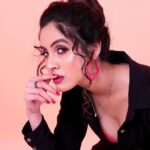 Priyanka KD Instagram - Be bold , be brave enough to be your true self……. #photo #photooftheday #pictures #photooftheday #instagram #instagood #instadaily #love #loveyourself #mumbai #bold #black #priyankakholgade #maharashtra
