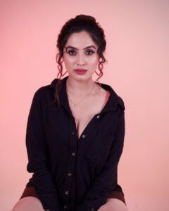 Priyanka KD Instagram - Be bold , be brave enough to be your true self……. 

#photo #photooftheday #pictures #photooftheday #instagram #instagood #instadaily #love #loveyourself #mumbai #bold #black #priyankakholgade #maharashtra