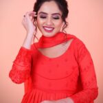 Priyanka KD Instagram - आपके जीवन में दशहरा की खुशियों का उत्सव आपके लिए खुशियों भर दे । Happy Dassehra 💕….. costume: @fashion_style_online77 Makeup: @diptidedhiamua #happydassehra #priyankakholgade #instagram #instadaily #photooftheday #picoftheday #redress #festival #happy #smile #mumbai #dasara