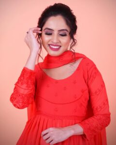 Priyanka KD Instagram - आपके जीवन में दशहरा की खुशियों का उत्सव आपके लिए खुशियों भर दे । 
Happy Dassehra 💕….. 
costume: @fashion_style_online77
Makeup: @diptidedhiamua 

#happydassehra #priyankakholgade #instagram #instadaily #photooftheday #picoftheday #redress #festival #happy #smile #mumbai #dasara