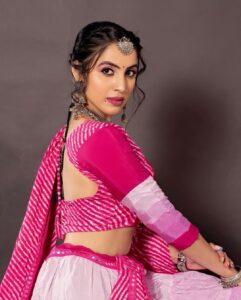 Priyanka KD Instagram - Pink 💗………. 
Costume: @heenadesignerstudio.fabrics 
makeup: @diptidedhiamua 

#photoshoot  #photography #pictures #picoftheday #garba #navratrilook #navratrispecial #pink #pinky #priyankakholgade #gujrat #mumbai #maharashtra