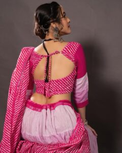 Priyanka KD Instagram - Pink 💗………. 
Costume: @heenadesignerstudio.fabrics 
makeup: @diptidedhiamua 

#photoshoot  #photography #pictures #picoftheday #garba #navratrilook #navratrispecial #pink #pinky #priyankakholgade #gujrat #mumbai #maharashtra