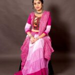 Priyanka KD Instagram – Pink 💗………. 
Costume: @heenadesignerstudio.fabrics 
makeup: @diptidedhiamua 

#photoshoot  #photography #pictures #picoftheday #garba #navratrilook #navratrispecial #pink #pinky #priyankakholgade #gujrat #mumbai #maharashtra