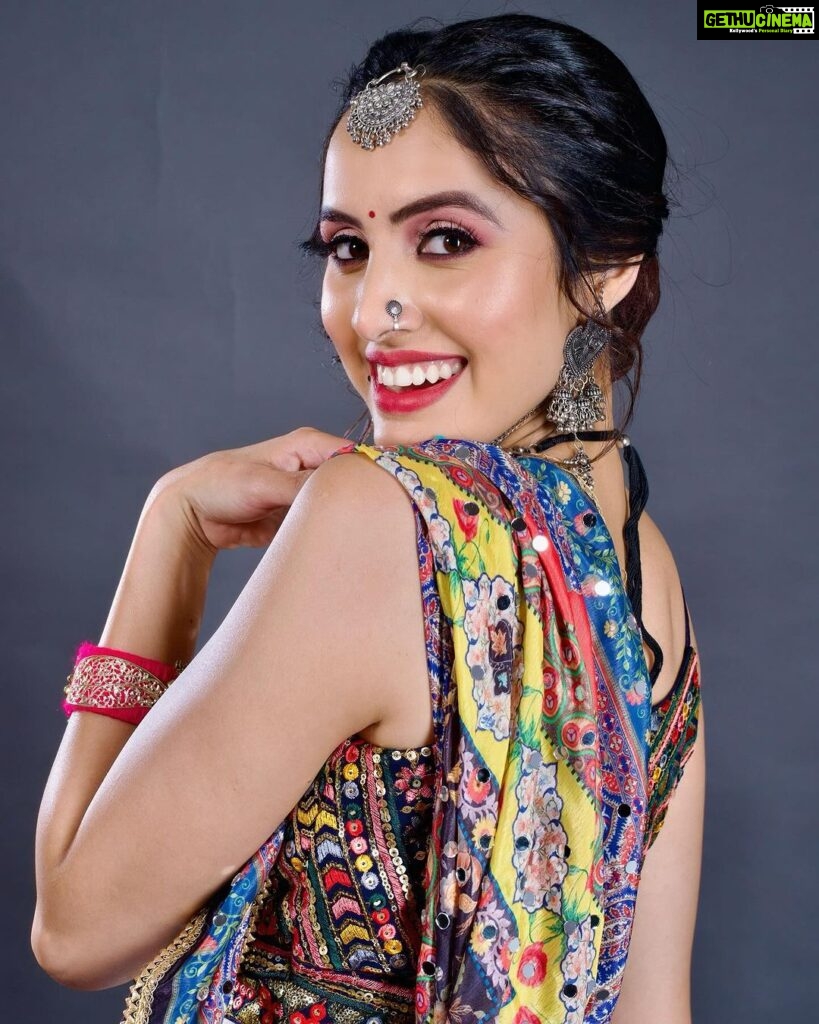 Priyanka KD Instagram - Costume: @heenadesignerstudio.fabrics 📸: @samjoe.official makeup: @diptidedhiamua …… #priyankakholgade #instagram #instagood #instadaily #photography #photooftheday #picoftheday #love #lifestyle #life #happy #smile #garba #garbanight #navratri #navratrispecial #gujrat #mumbai #maharashtra