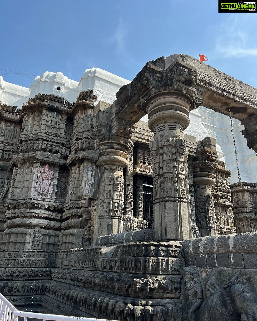 Priyanka KD Instagram - After Kedarnath 7th Jyotirlinga completed with My Mom ❤️… this Temple very special for me bcoz this jyotirling Temple is near to My Nani’s house , don’t miss the end …. Har Har Mahadev #harharmahadev #harharmahadevॐ #aundhanagnath #nagnath #temple #nageshwar #shivji #om #omnamahshivaya #shankar #jyotirling #shriaundhanagnath🕉️🙇 #priyankakholgade आठवे ज्योतिर्लिंग श्री औंढा नागनाथ