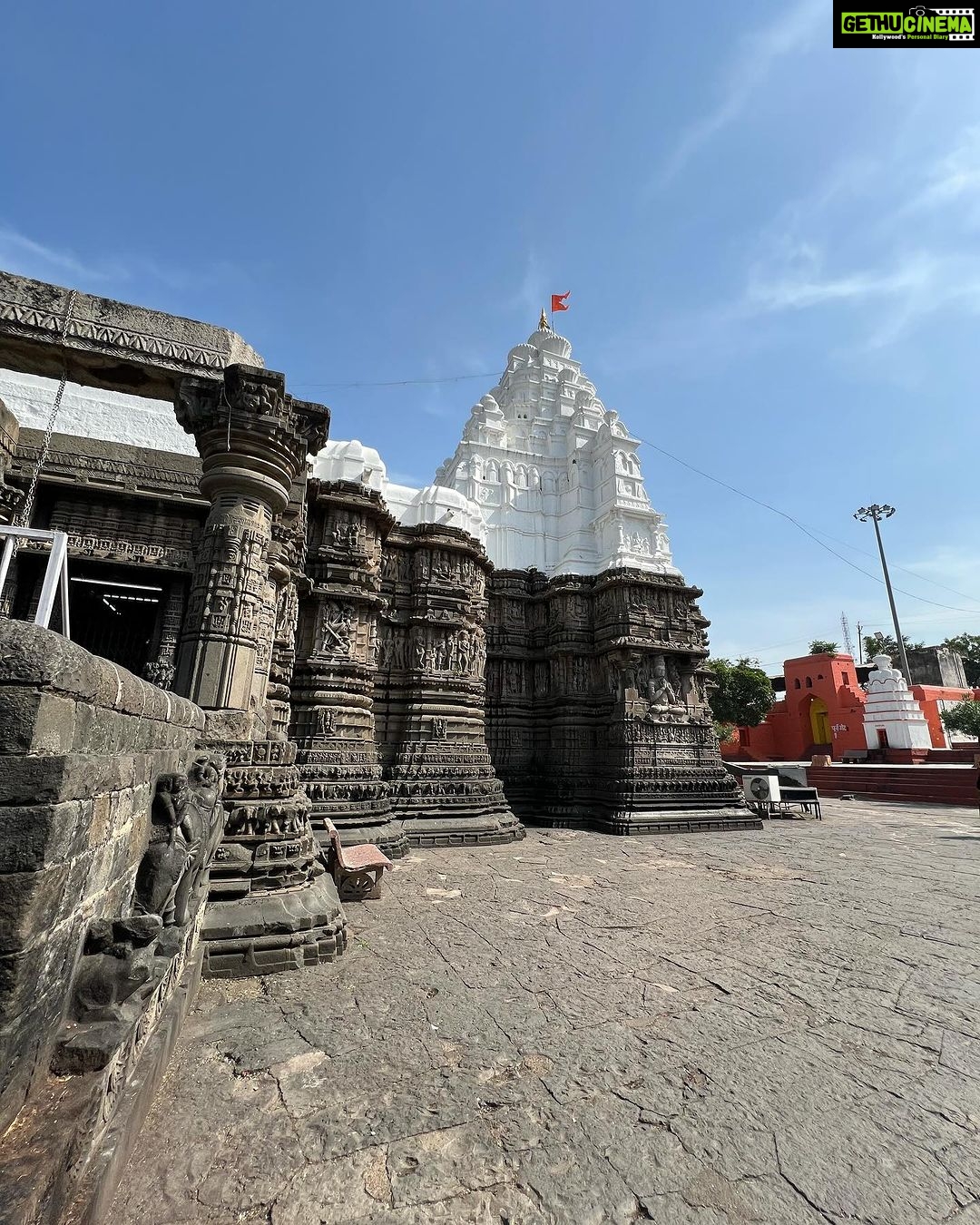 Priyanka KD Instagram - After Kedarnath 7th Jyotirlinga completed with My Mom ❤️… this Temple very special for me bcoz this jyotirling Temple is near to My Nani’s house , don’t miss the end …. Har Har Mahadev #harharmahadev #harharmahadevॐ #aundhanagnath #nagnath #temple #nageshwar #shivji #om #omnamahshivaya #shankar #jyotirling #shriaundhanagnath🕉️🙇 #priyankakholgade आठवे ज्योतिर्लिंग श्री औंढा नागनाथ