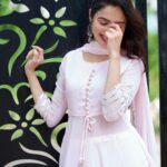 Priyanka KD Instagram - Baby Pink 🩷🩷…. #priyankakholgade #pink #photography #photooftheday #pictures #picoftheday #smile #dress #maharashtra #pose #piu
