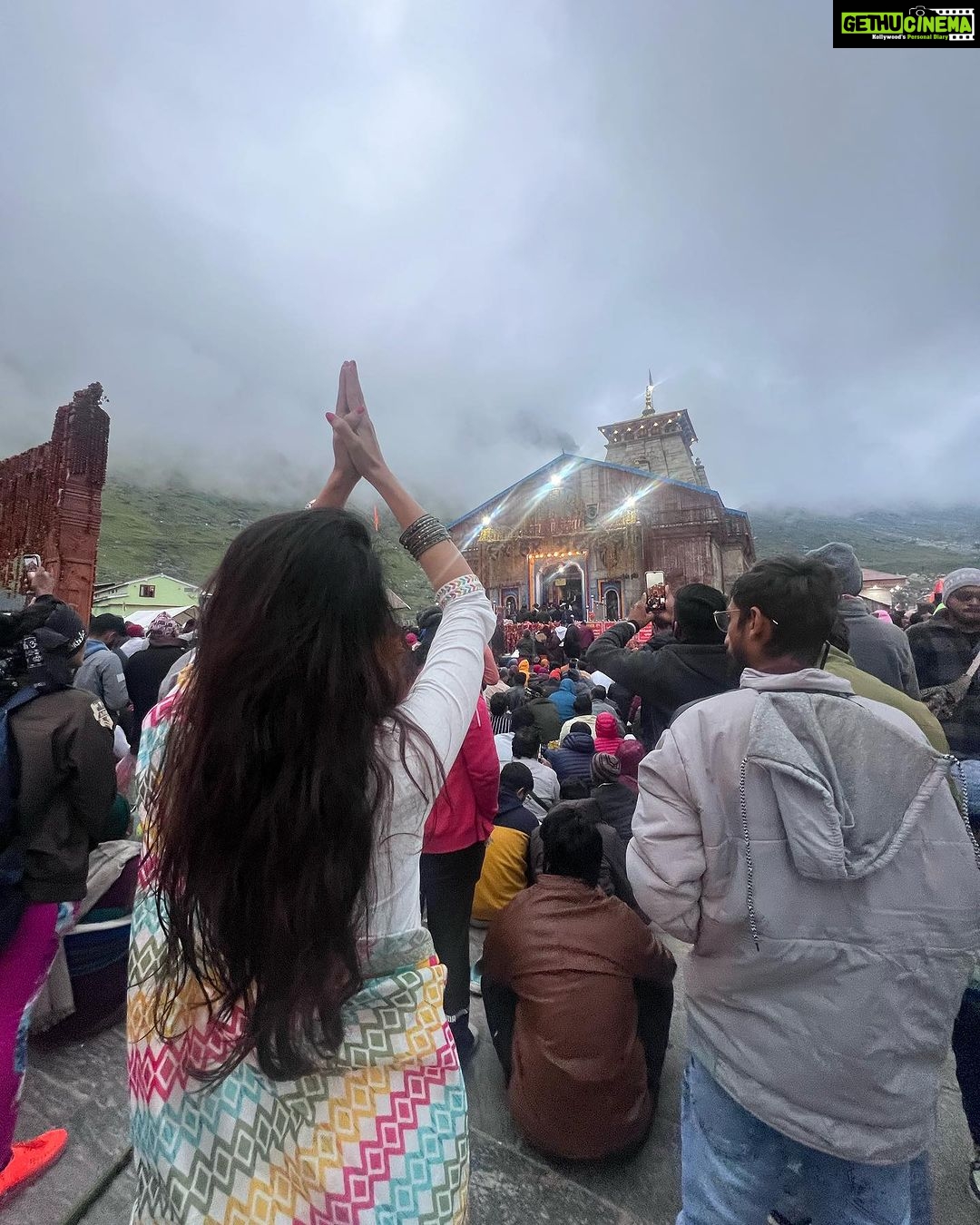 Priyanka KD Instagram - 6th jyotirling complete in श्रावण .. मैंने तो इच्छा माँगी थी पूरी तो उन्होंने की … 22 km walk के समय बोहोत problems आए क्यूकी की मैंने किसीका सहारा ना लेने का ठान लिया था पर मेरे बाबा आने द्वार के बाद जो सुकून मिला और साथी मैं अभिषेक भी किया तो वो feelings उसको बयान करने के लिए शब्द नहीं हैं …. बोलो जय श्री केदार 🙏🏻 #harharmahadev #harharmahadevॐ #kedarnath #jyotirling #hindutemple #mahadev #ॐ_नमः_शिवाय #priyankakholgade श्री केदारनाथ ज्योतिर्लिंग ,उत्तराखण्ड