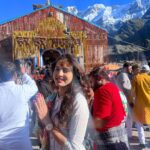 Priyanka KD Instagram - 6th jyotirling complete in श्रावण .. मैंने तो इच्छा माँगी थी पूरी तो उन्होंने की … 22 km walk के समय बोहोत problems आए क्यूकी की मैंने किसीका सहारा ना लेने का ठान लिया था पर मेरे बाबा आने द्वार के बाद जो सुकून मिला और साथी मैं अभिषेक भी किया तो वो feelings उसको बयान करने के लिए शब्द नहीं हैं …. बोलो जय श्री केदार 🙏🏻 #harharmahadev #harharmahadevॐ #kedarnath #jyotirling #hindutemple #mahadev #ॐ_नमः_शिवाय #priyankakholgade श्री केदारनाथ ज्योतिर्लिंग ,उत्तराखण्ड