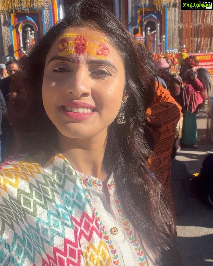 Priyanka KD Instagram - 6th jyotirling complete in श्रावण .. मैंने तो इच्छा माँगी थी पूरी तो उन्होंने की … 22 km walk के समय बोहोत problems आए क्यूकी की मैंने किसीका सहारा ना लेने का ठान लिया था पर मेरे बाबा आने द्वार के बाद जो सुकून मिला और साथी मैं अभिषेक भी किया तो वो feelings उसको बयान करने के लिए शब्द नहीं हैं …. बोलो जय श्री केदार 🙏🏻 #harharmahadev #harharmahadevॐ #kedarnath #jyotirling #hindutemple #mahadev #ॐ_नमः_शिवाय #priyankakholgade श्री केदारनाथ ज्योतिर्लिंग ,उत्तराखण्ड