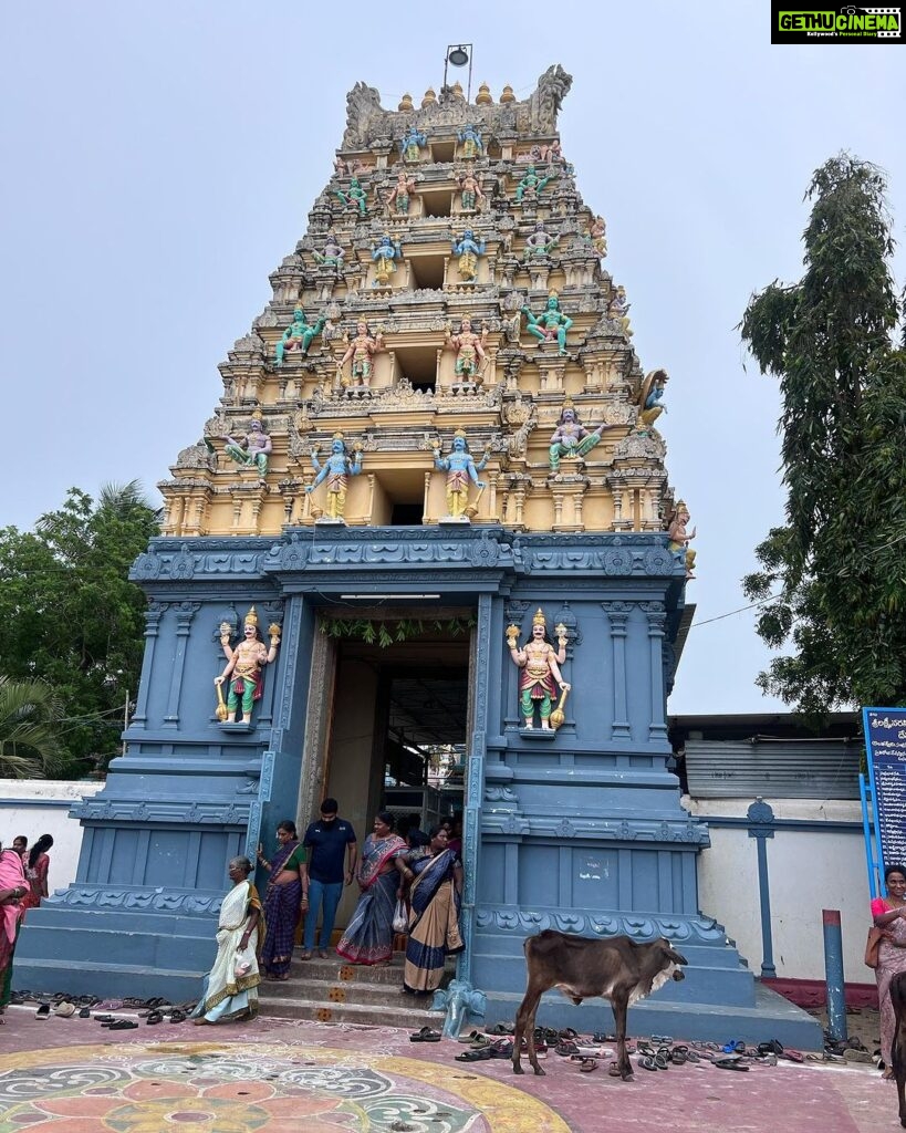 Priyanka KD Instagram - This is very old temple and powerful Temple. Sri Lakshmi Narsimha Swamy Temple is a 13th -century Hindu Temple dedicated to Lord Vishnu in Bhadravathi near by Antarvedi . #srilakshminarasimhaswamytemple #temple #hindu #peaceful #bhadravathi #karnataka #lordvishnu #priyankakholgade Sri Lakshmi Narsimha Swamy Temple, Mattapalli