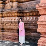 Priyanka KD Instagram - जब मुझे यकीन है के महादेव मेरे साथ है , तो इस से कोई फर्क नही पड़ता कौन मेरे ख़िलाफ़ है! 🙏🏻 #harharmahadev #purijagannath #jagannath #jagannathtemple #hyderabad #banjarahills #mahadev #priyankakholgade Puri Jagannath Temple,hyderabad